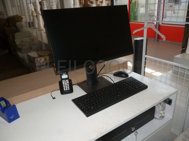 Loja + Vestuário de bebé + Mobiliário Diverso + Marca