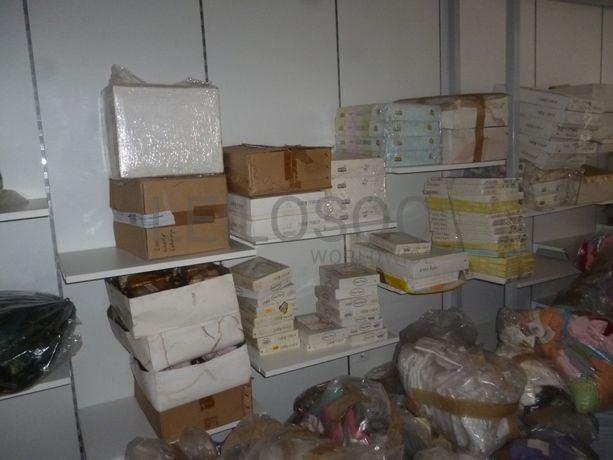 Loja + Vestuário de bebé + Mobiliário Diverso + Marca