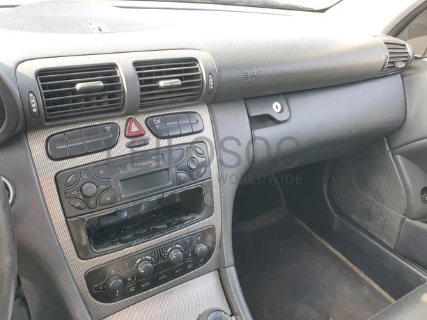 Mercedes-Benz C220 · Ano 2003