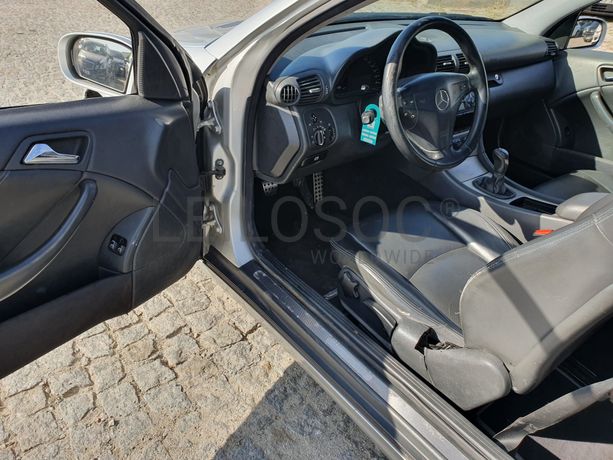 Mercedes-Benz C220 · Ano 2003