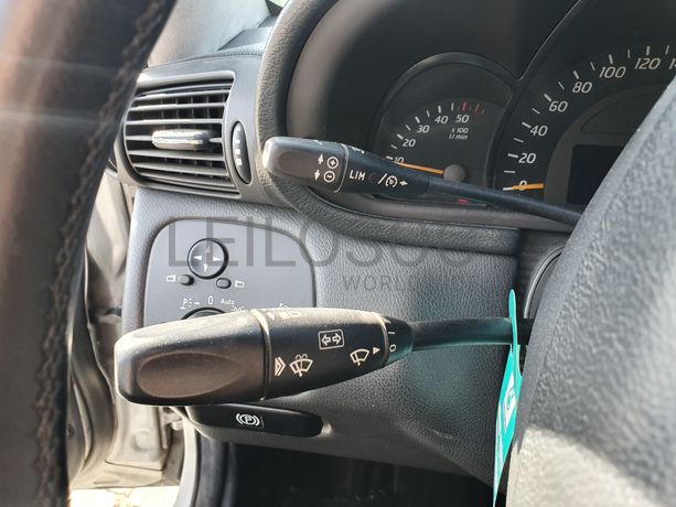 Mercedes-Benz C220 · Ano 2003
