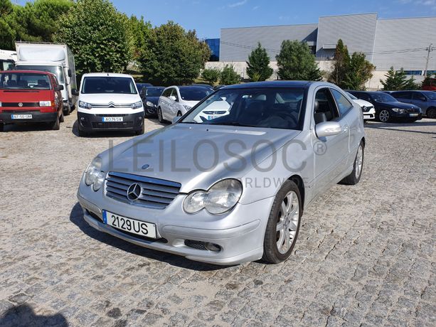 Mercedes-Benz C220 · Ano 2003