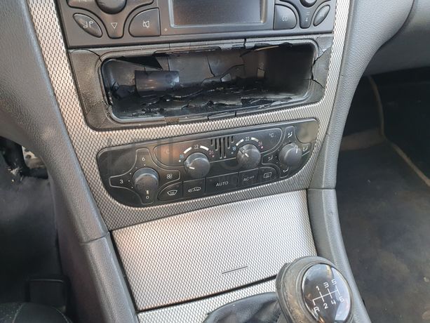 Mercedes-Benz C220 · Ano 2003