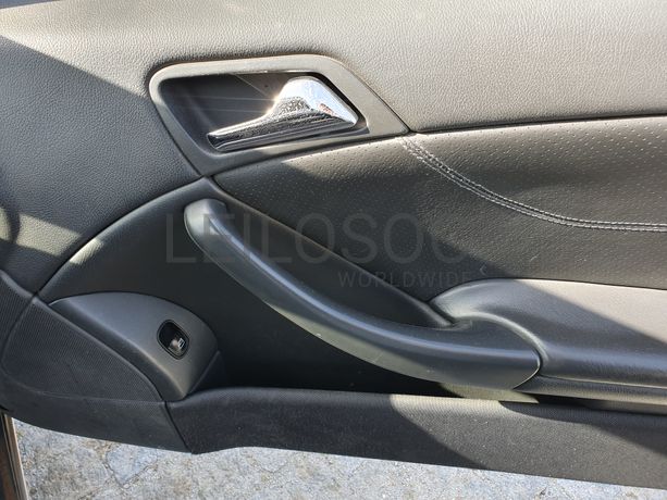 Mercedes-Benz C220 · Ano 2003