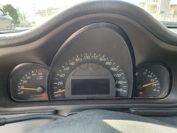 Mercedes-Benz C220 · Ano 2003