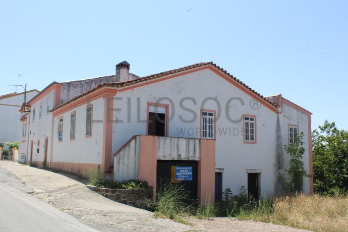 Moradia V3 + Edifício · Portalegre