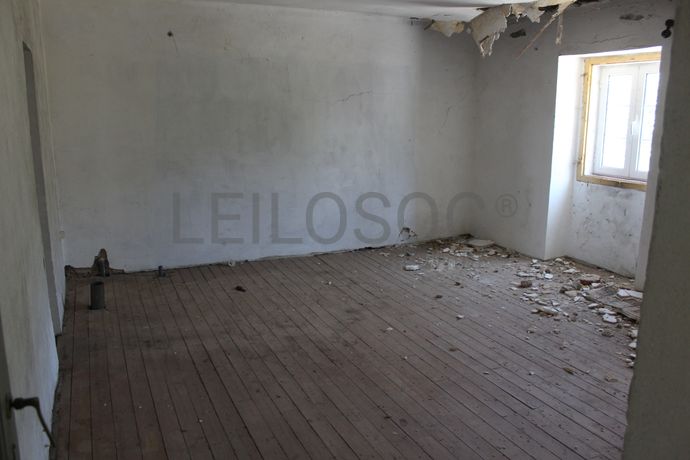 Moradia V3 + Edifício · Portalegre