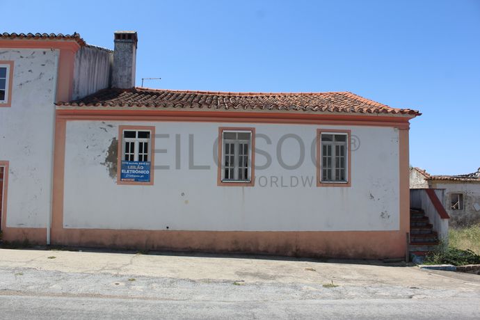 Moradia V3 + Edifício · Portalegre