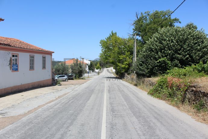 Moradia V3 + Edifício · Portalegre