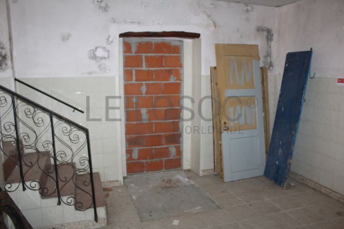 Moradia V3 + Edifício · Portalegre