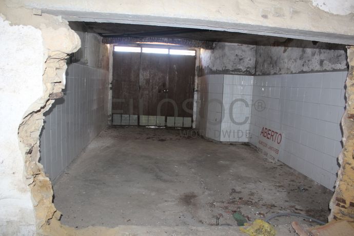 Moradia V3 + Edifício · Portalegre