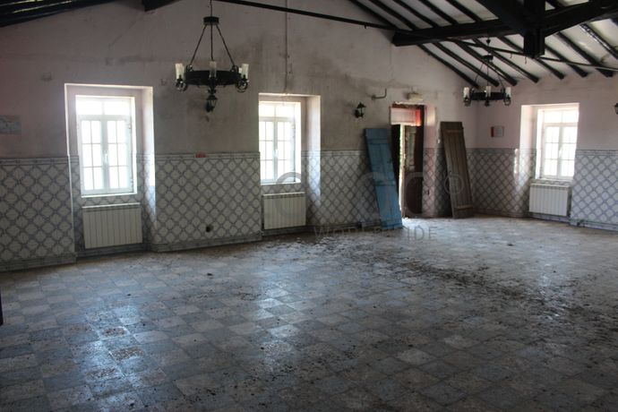 Moradia V3 + Edifício · Portalegre