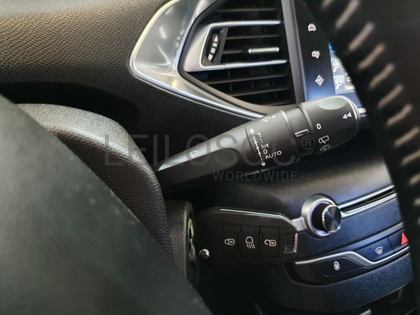 Peugeot 308 · Ano 2015