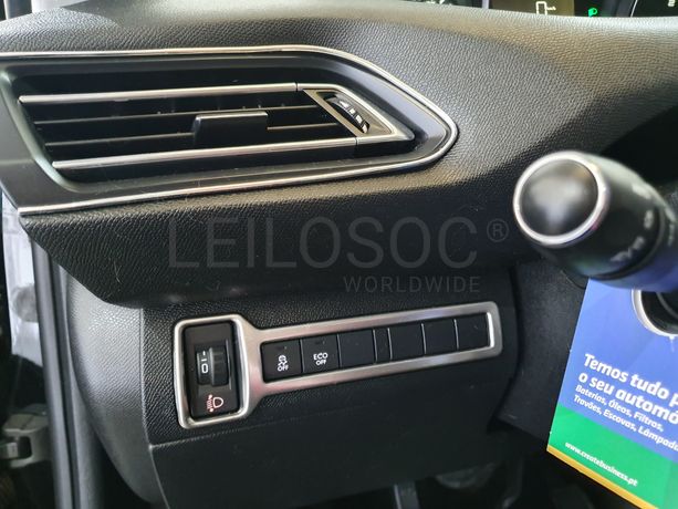 Peugeot 308 · Ano 2015