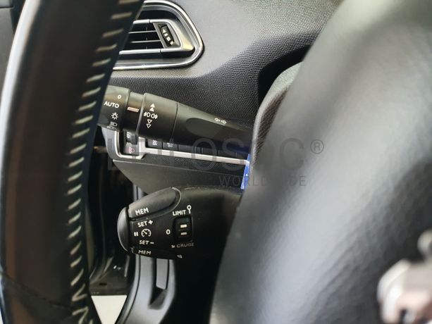 Peugeot 308 · Ano 2015