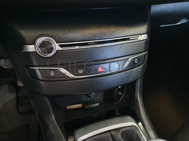 Peugeot 308 · Ano 2015