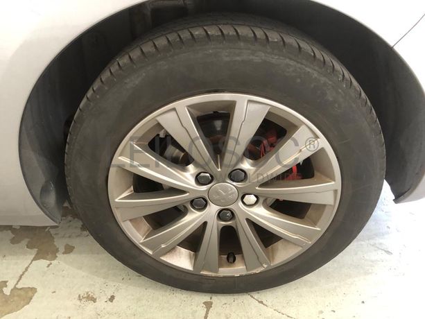 Peugeot 308 · Ano 2017