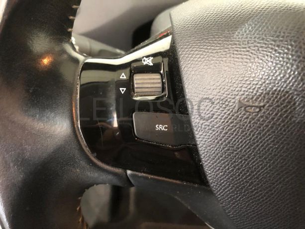 Peugeot 308 · Ano 2017