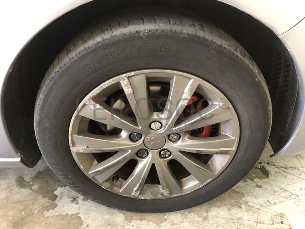 Peugeot 308 · Ano 2017