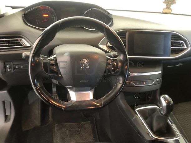 Peugeot 308 · Ano 2017