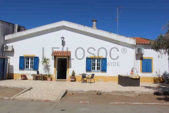 Moradia V3 + Terreno · Beja