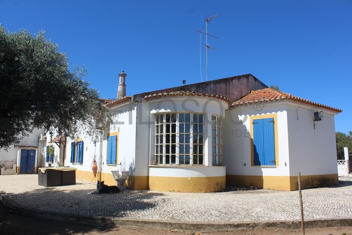 Moradia V3 + Terreno · Beja