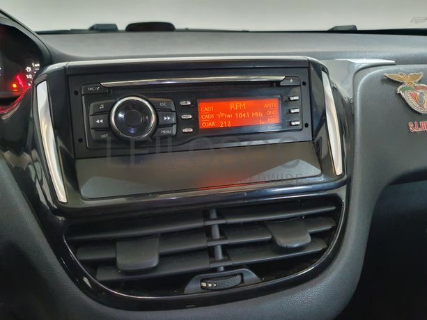 Peugeot 208 · Ano 2013