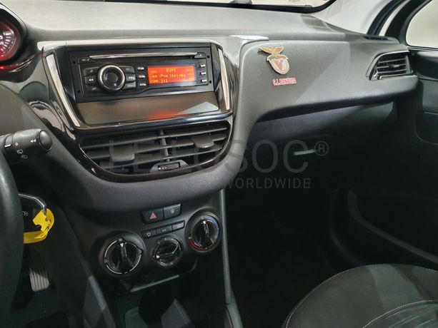 Peugeot 208 · Ano 2013