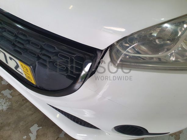 Peugeot 208 · Ano 2013