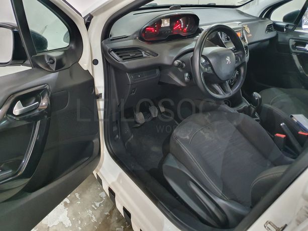 Peugeot 208 · Ano 2013