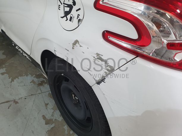 Peugeot 208 · Ano 2013