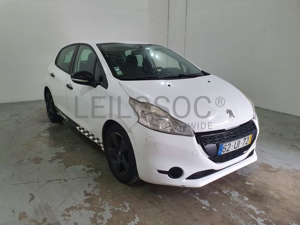 Peugeot 208 · Ano 2013
