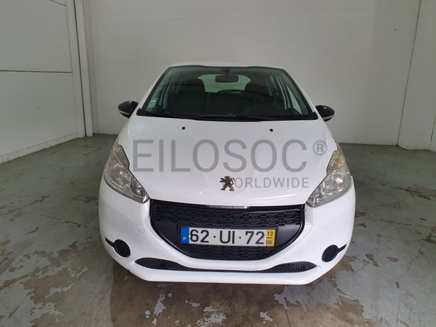 Peugeot 208 · Ano 2013