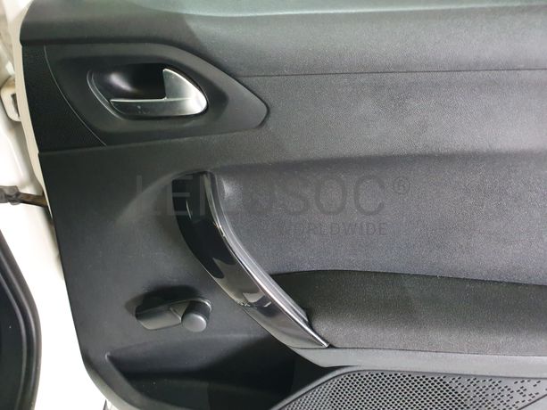 Peugeot 208 · Ano 2013