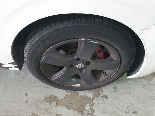 Peugeot 208 · Ano 2013