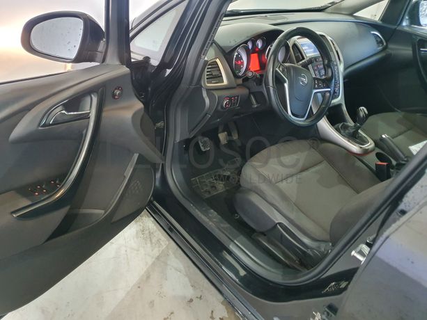 Opel Astra 1.7 CDTI · Ano 2012