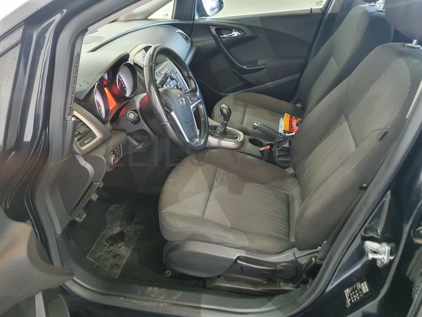 Opel Astra 1.7 CDTI · Ano 2012