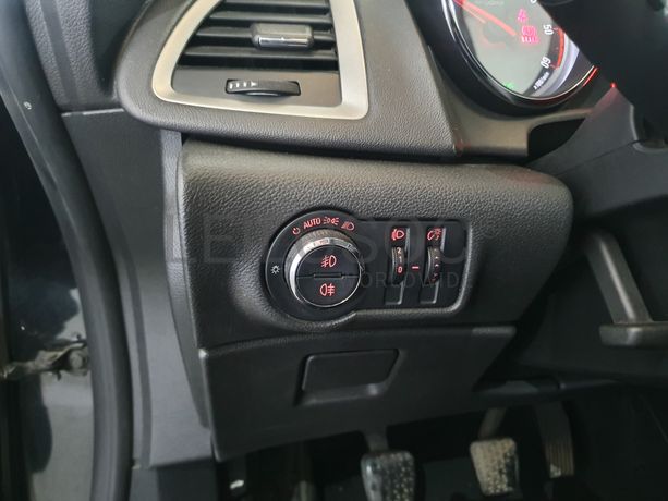 Opel Astra 1.7 CDTI · Ano 2012