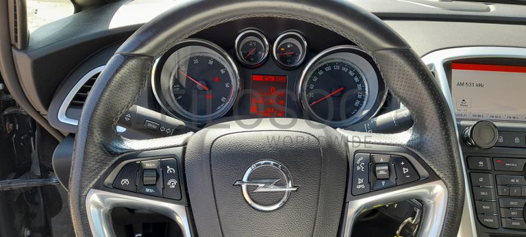 Opel Astra 1.7 CDTI · Ano 2014