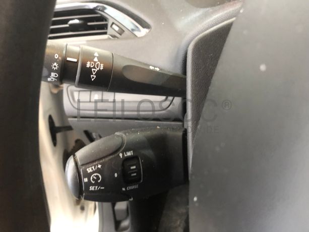 Peugeot 208 · Ano 2013