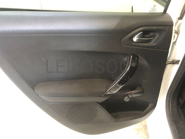 Peugeot 208 · Ano 2013