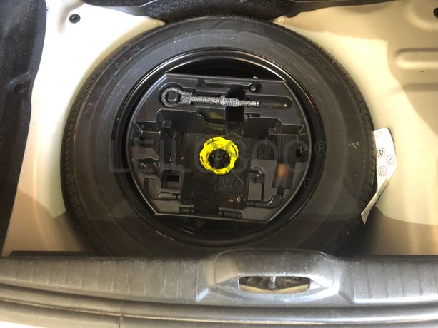 Peugeot 208 · Ano 2013