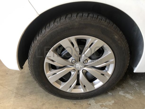 Peugeot 208 · Ano 2013