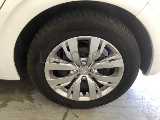 Peugeot 208 · Ano 2013