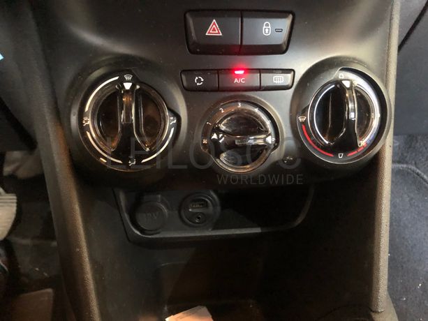 Peugeot 208 · Ano 2013