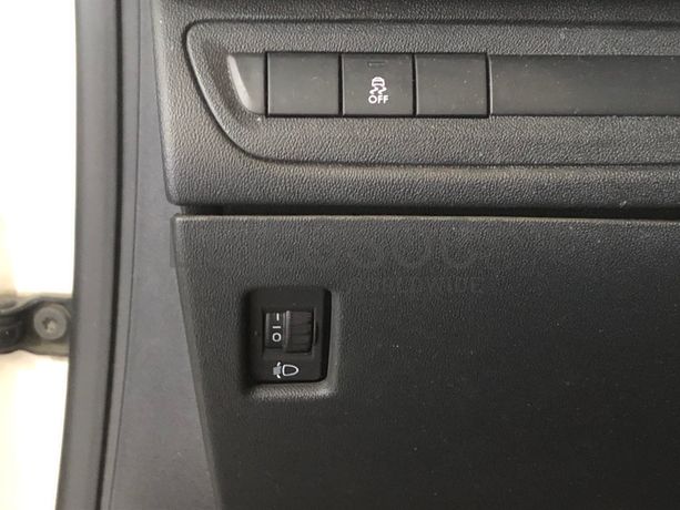 Peugeot 208 · Ano 2013