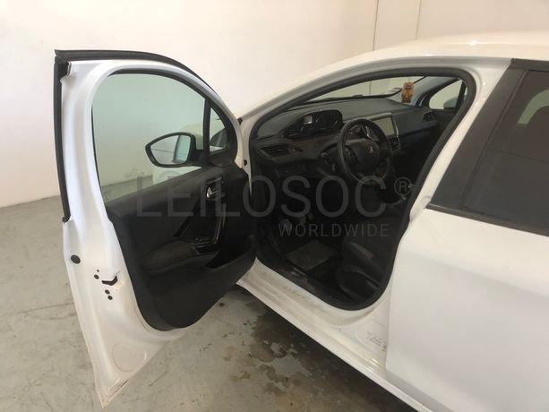 Peugeot 208 · Ano 2013