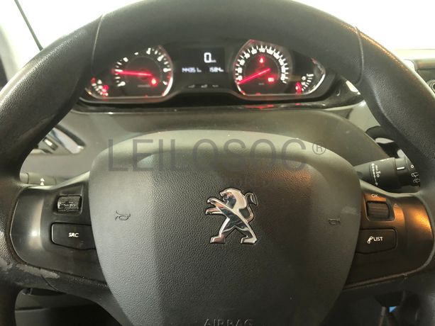Peugeot 208 · Ano 2013