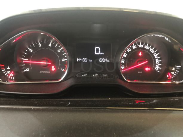 Peugeot 208 · Ano 2013