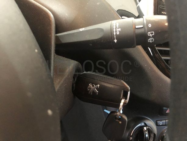 Peugeot 208 · Ano 2013